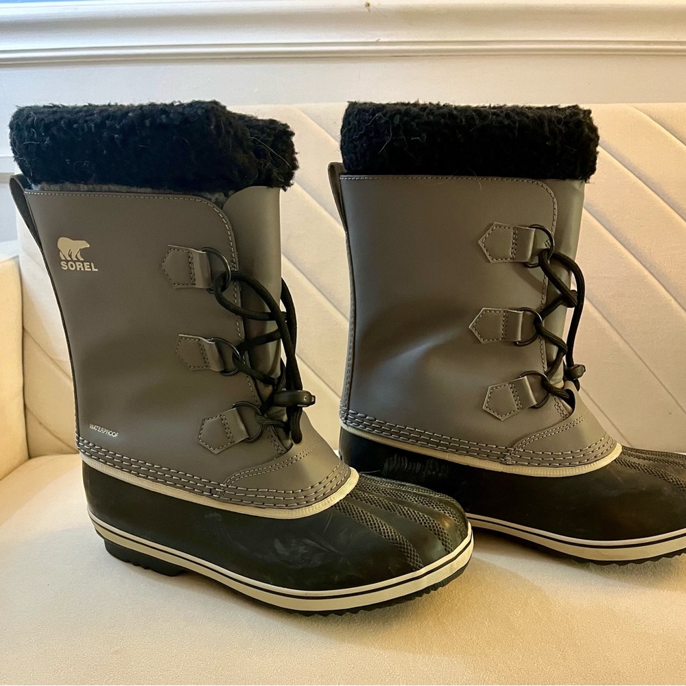 SOREL Womens Gray and Black Caribou Rain Snow Boots Size 6